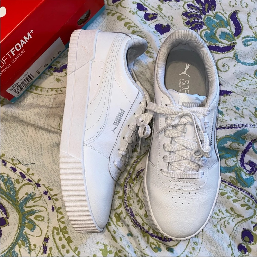 ‼️SOLD‼️Puma Carina Sneakers